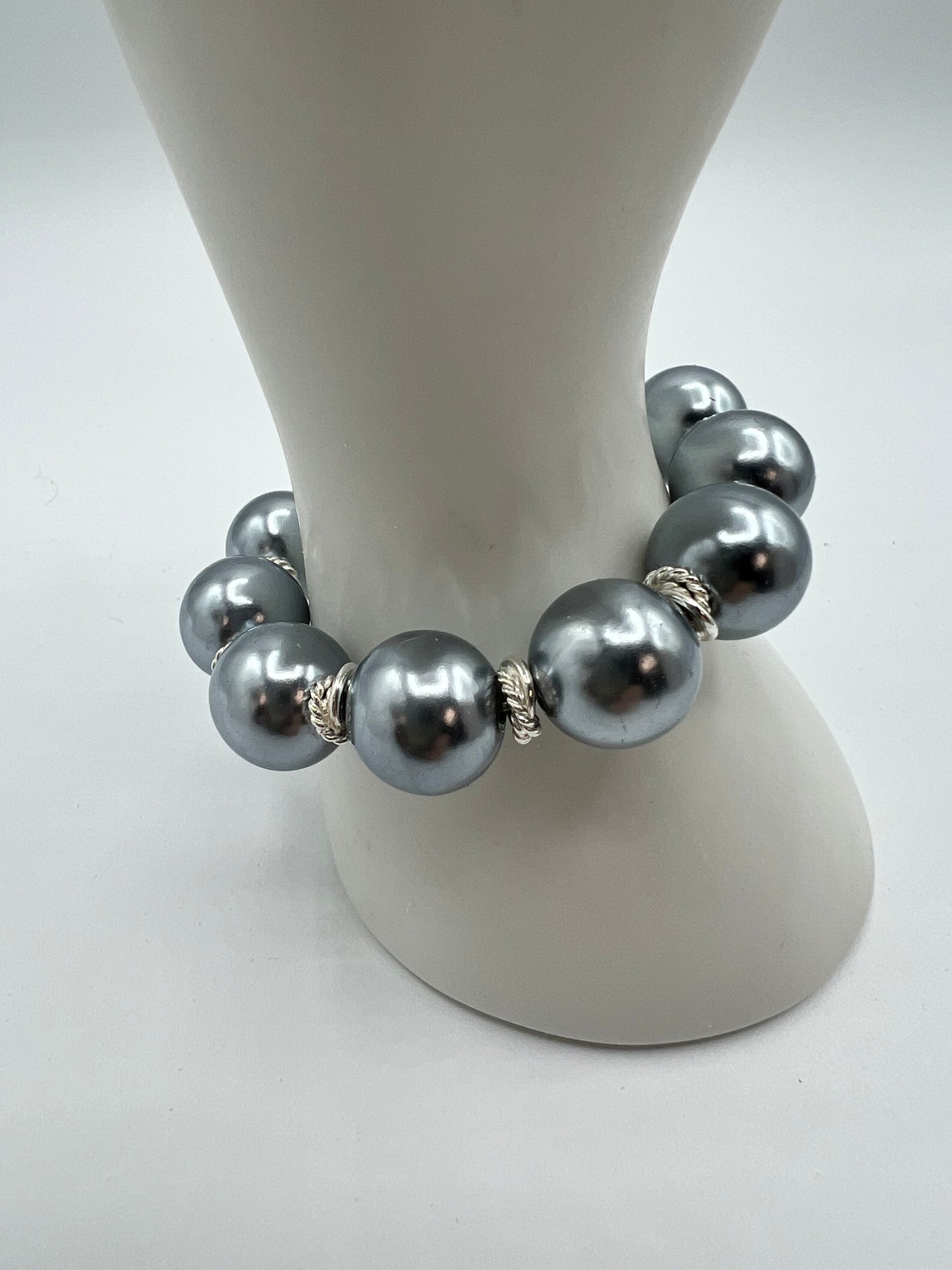 Gemstone Bracelet Gray Shell Pearl